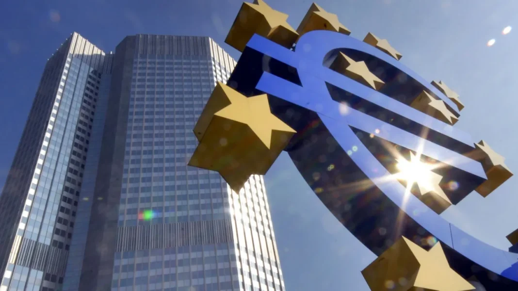 Οδεύει προς νέα μείωση των επιτοκίων η ΕΚΤ – Τι οδηγεί σε αυτήν την απόφαση