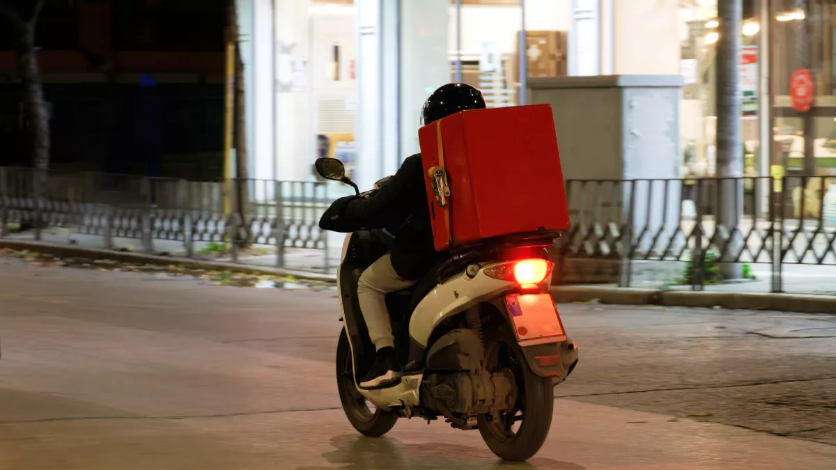 Ξυλοκόπησαν άγρια διανομέα και τον λήστεψαν – «Τρέχανε τα αίματα – Ζω από τύχη»