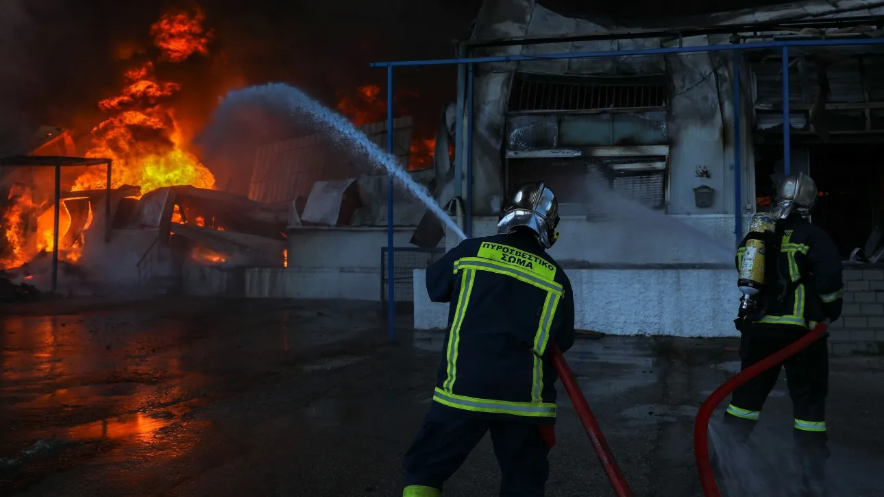 Τραγωδία: Δύο εργάτες νεκροί μετά από πυρκαγιά στον χώρο που διέμεναν