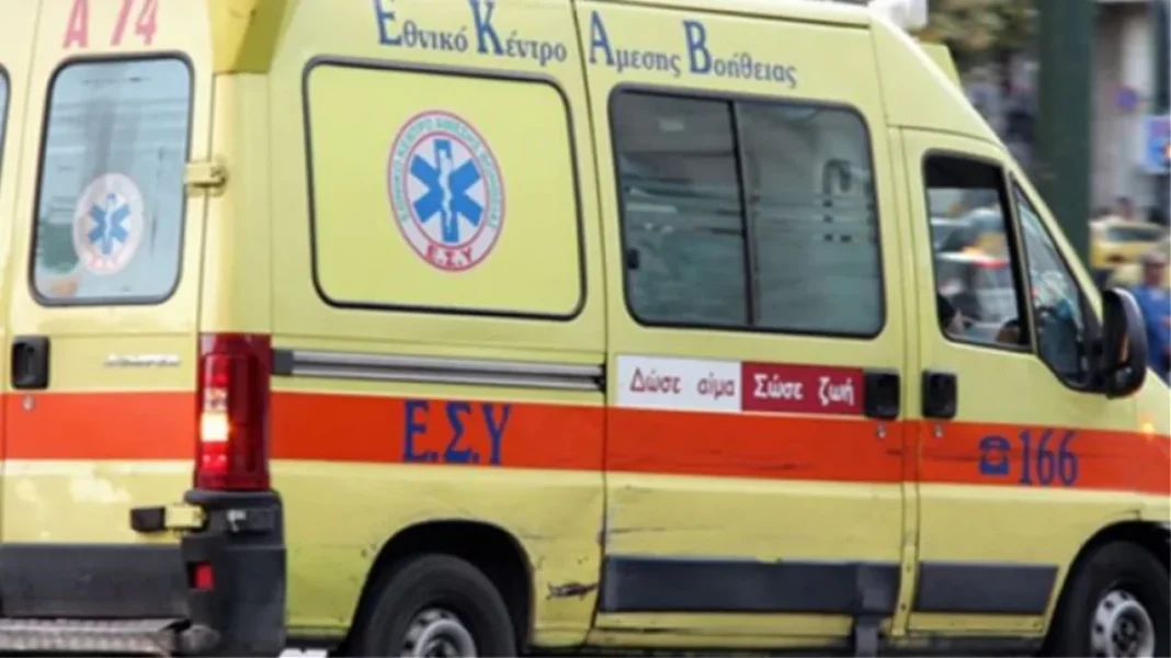 Λεωφορείο πήγαινε σε σχολείο για να παραλάβει μαθητές και παρέσυρε ηλικιωμένη -Δίνει μάχη για τη ζωή της