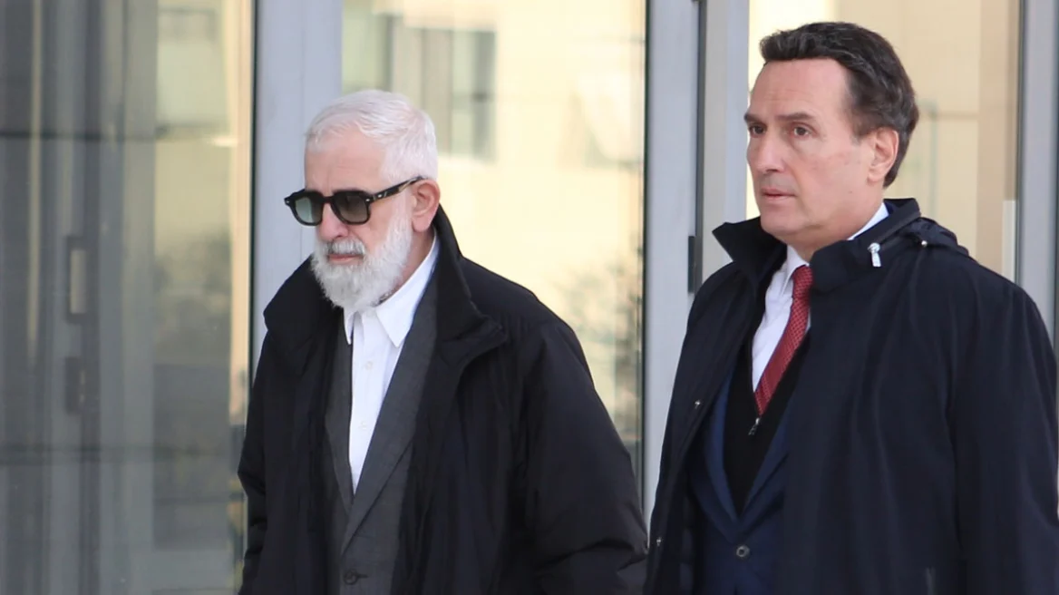 Πέτρος Φιλιππίδης: Δικάζεται στο Εφετείο – Παρούσες η σύζυγός του και η Εβελίνα Παπούλια