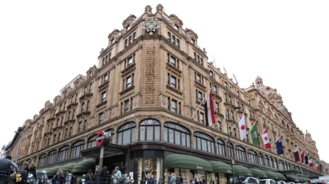 Περισσότεροι από 300 εργαζόμενοι του Harrods απεργούν πριν από τα Χριστούγεννα και την «Boxing Day»