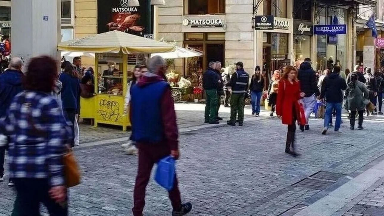 Ακρίβεια: Σε ποια έξοδα θα συνεχίσουν να βάζουν «μαχαίρι» οι Έλληνες καταναλωτές