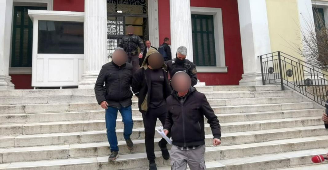Έγκλημα στην Εύβοια: Προθεσμία για να απολογηθεί πήρε ο γαμπρός, τι υποστήριξε η μητέρα των κατηγορούμενων παιδιών