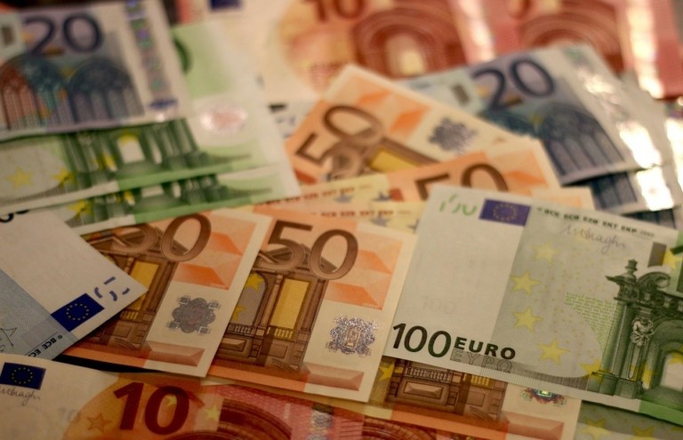 Τα μετρητά όχι μόνο αντέχουν στην Ευρωζώνη αλλά ζουν και βασιλεύουν