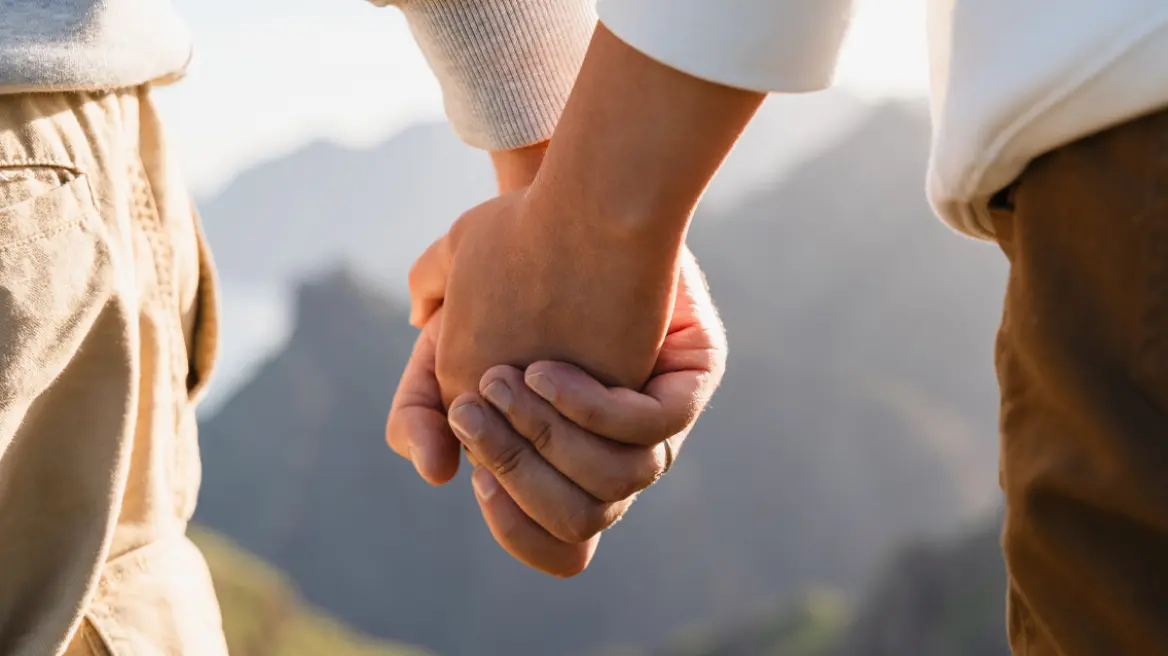 Nονός κλέφτηκε με την κουμπάρα έναν μήνα πριν βαφτίσει το παιδί της