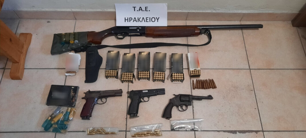 Ηράκλειο: Χειροπέδες σε πατέρα και γιο για όπλα και ζωοκλοπή