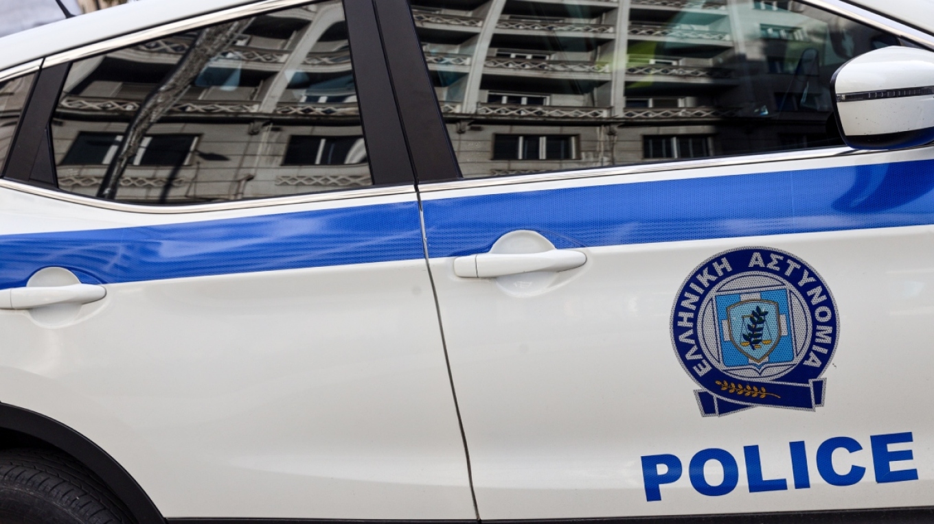 Χειροπέδες σε ανήλικο που λήστεψε κυλικείο σχολείου στον Άγιο Ιωάννη