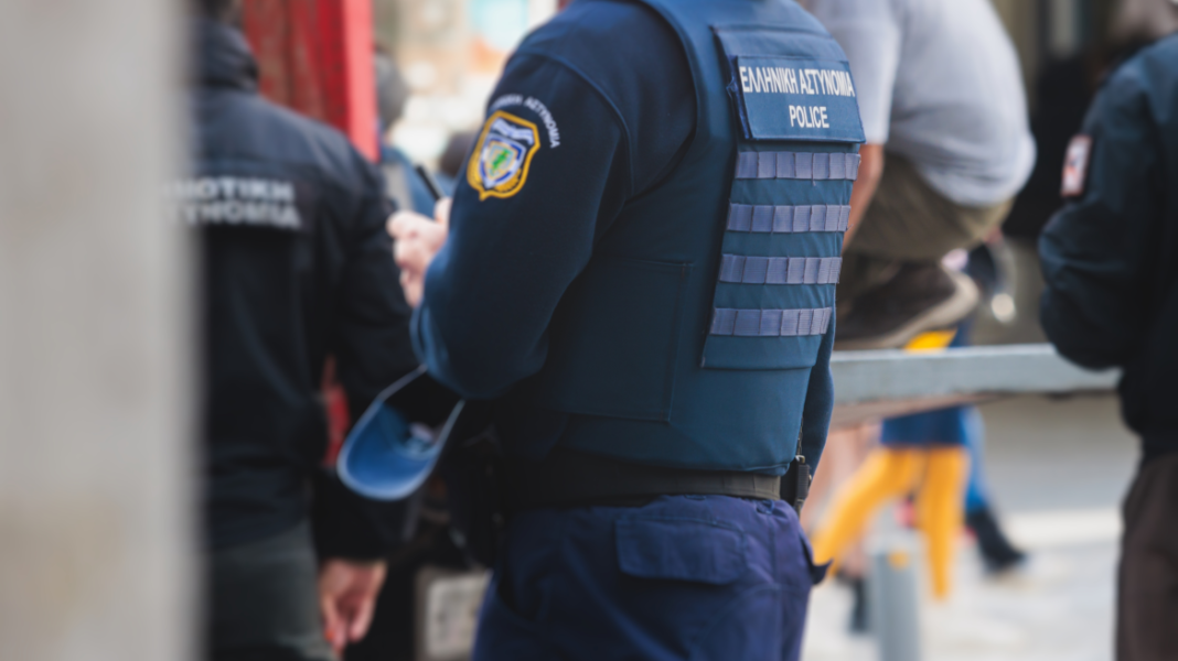 Σοκάρουν οι αποκαλύψεις για τον αστυνομικό της Βουλής – «Κλειδί» η στάση του 14χρονου γιου