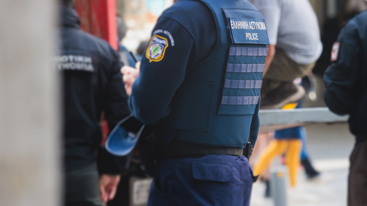 Σοκάρουν οι αποκαλύψεις για τον αστυνομικό της Βουλής – «Κλειδί» η στάση του 14χρονου γιου