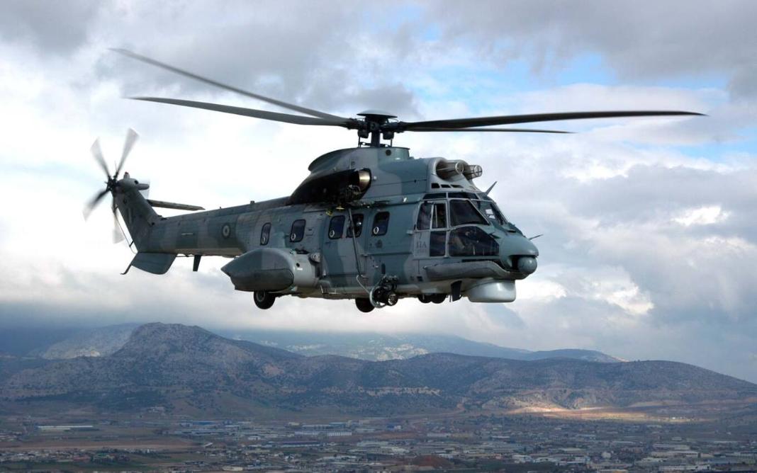 Super Puma παρέλαβε δύο ναυτικούς που τραυματίστηκαν σε δεξαμενόπλοιο