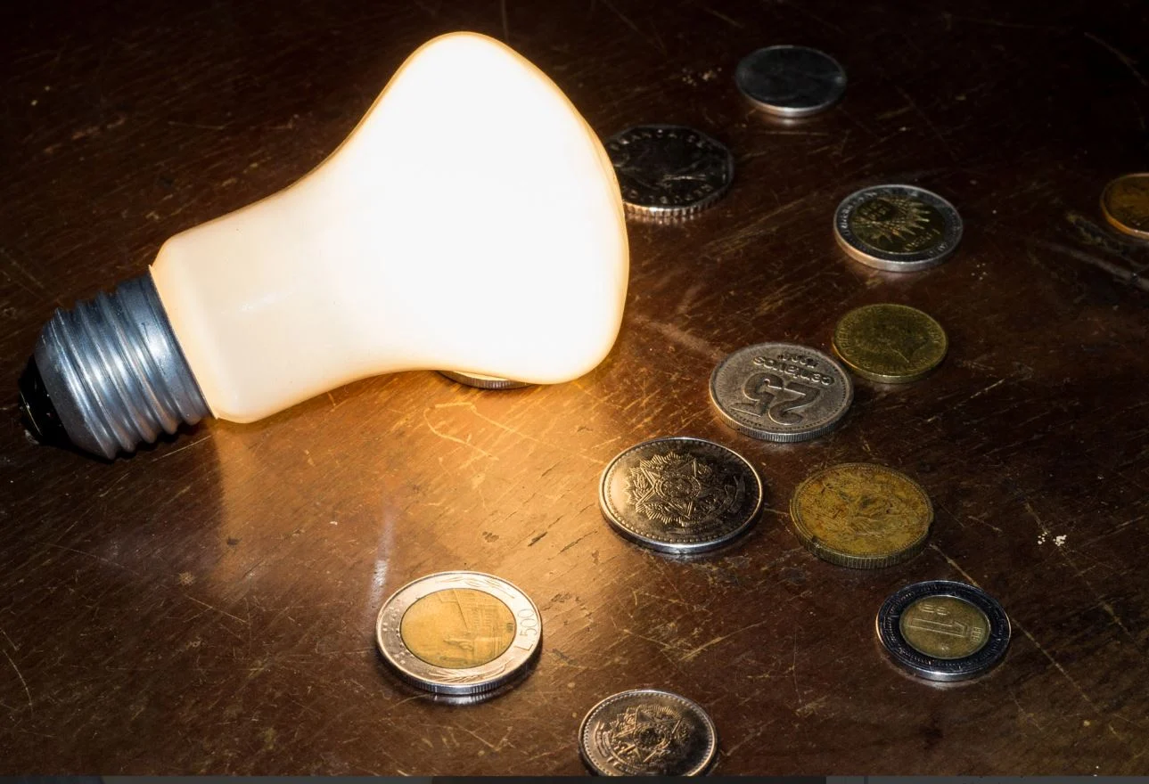 ΡΑΑΕΥ: Έρχεται νέα απόφαση για όλα τα χρωματιστά τιμολόγια ρεύματος – Τι θα ισχύσει για τα ευέλικτα και τα πράσινα