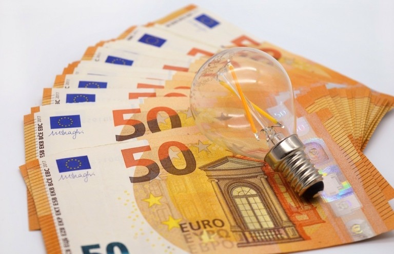 Ρεύμα: Με αύξηση στη χονδρική ξεκινά η εβδομάδα – Στα 158,35 ευρώ η τιμή της μεγαβατώρας