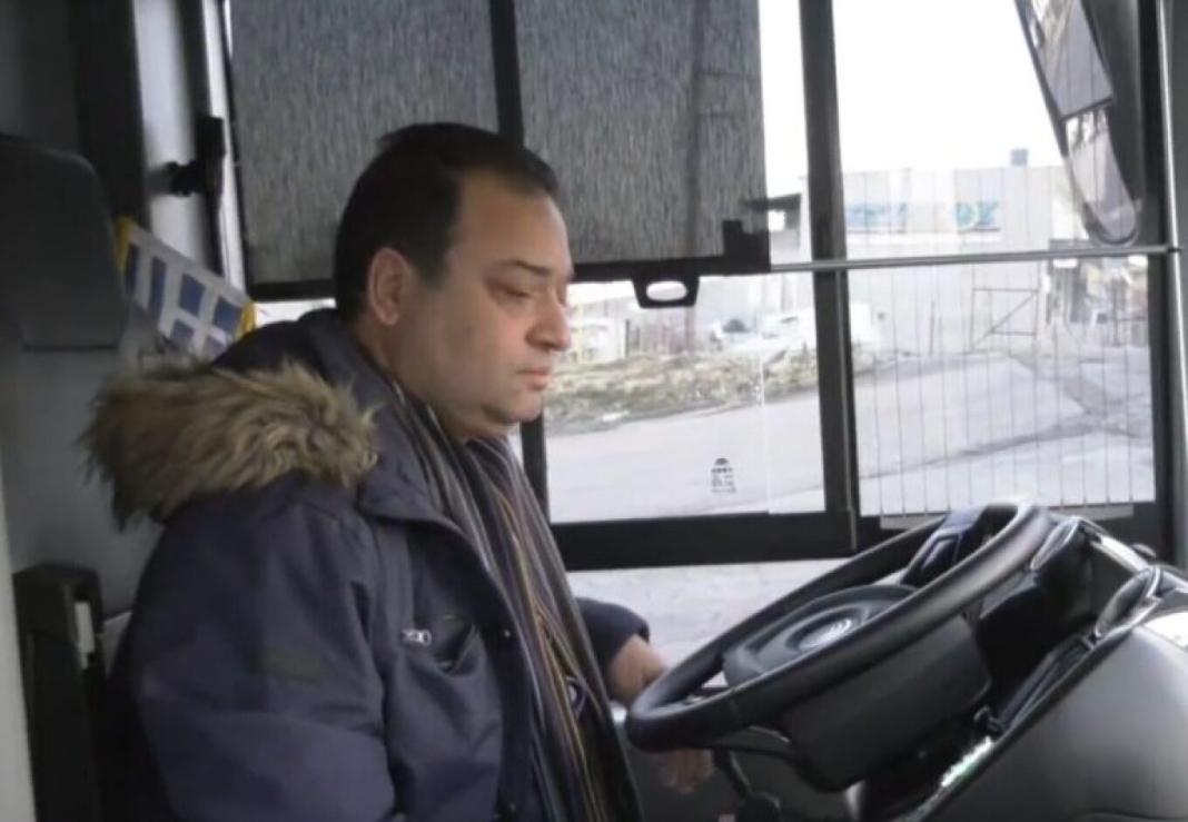 Τσάντα με €2.500 βρήκε οδηγός λεωφορείου – Την παρέδωσε στην κάτοχό της