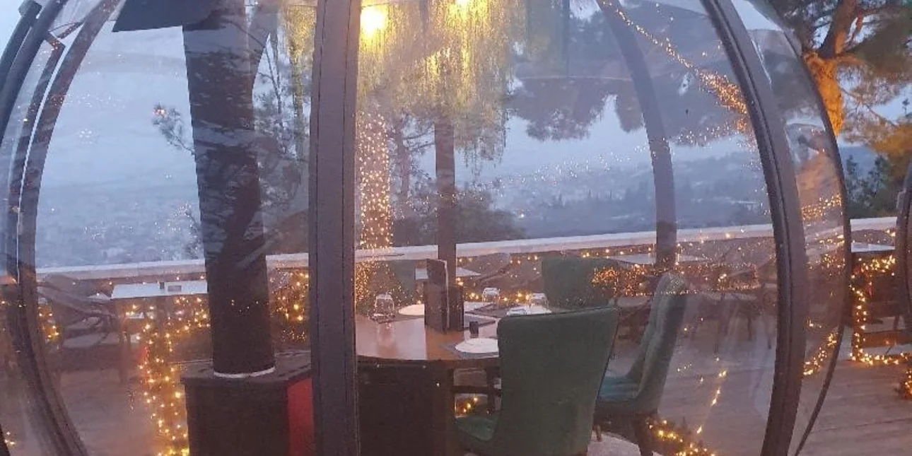Σέρρες όπως… Λαπωνία: Ζεστά ιγκλού, πολύχρωμα σπιτάκια και ένα μεγάλο υπαίθριο τζάκι περιμένουν τον Αϊ-Βασίλη