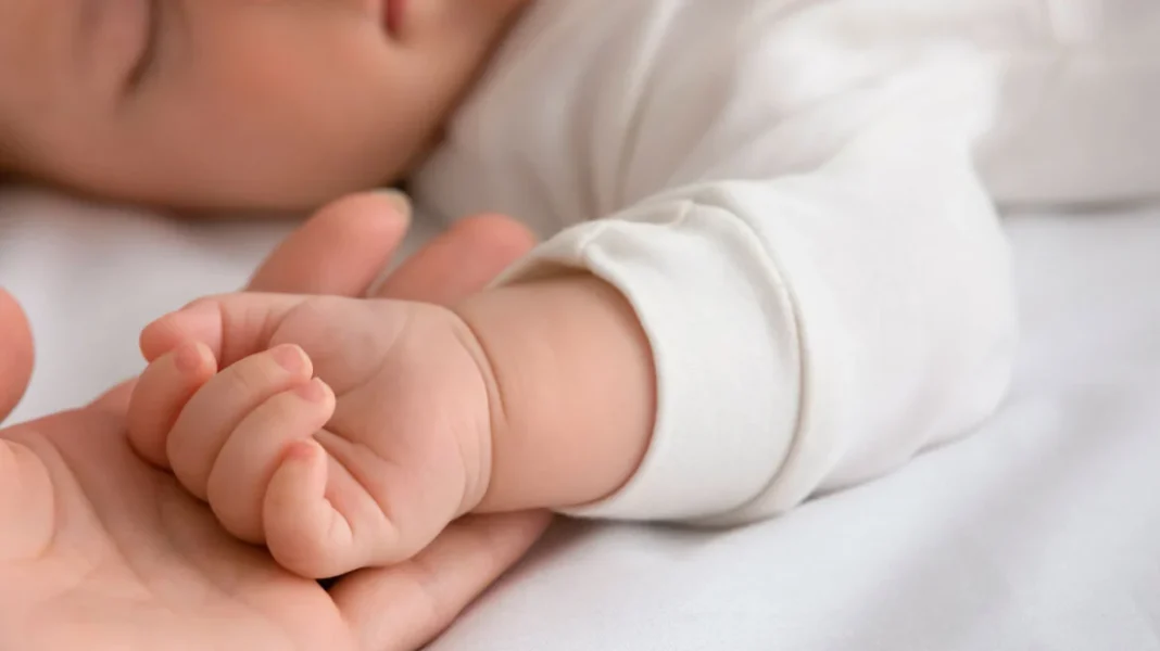Στο επίκεντρο έρευνας για εμπορία βρεφών 24χρονη