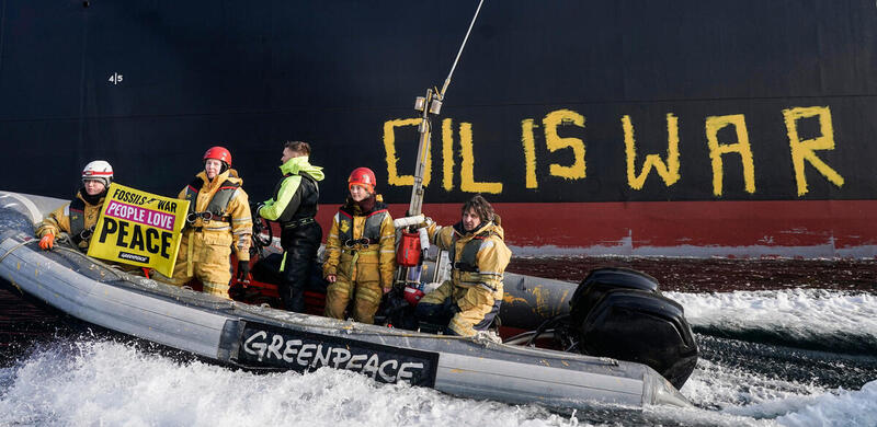 Greenpeace – Η πετρελαιοκηλίδα στη Μαύρη Θάλασσα καταδεικνύει την περιβαλλοντική ζημιά που μπορούν να προκαλέσουν τα παλιά δεξαμενόπλοια ρωσικού πετρελαίου στην Ευρώπη