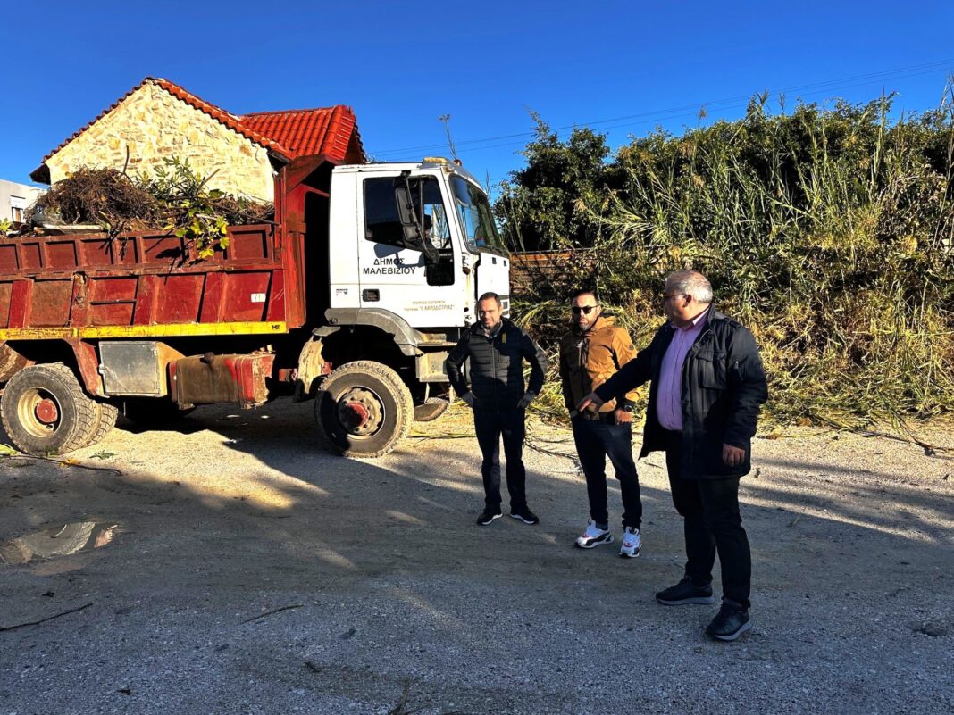 Ολοκληρωμένη παρέμβαση καθαριότητας στο δημοτικό πάρκινγκ στην οδό Μινωταύρου στην Αμμουδάρα