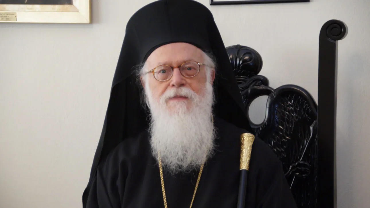 Στα Τίρανα η ταφή του Αρχιεπισκόπου Αναστάσιου – Σε λαϊκό προσκύνημα η σορός του