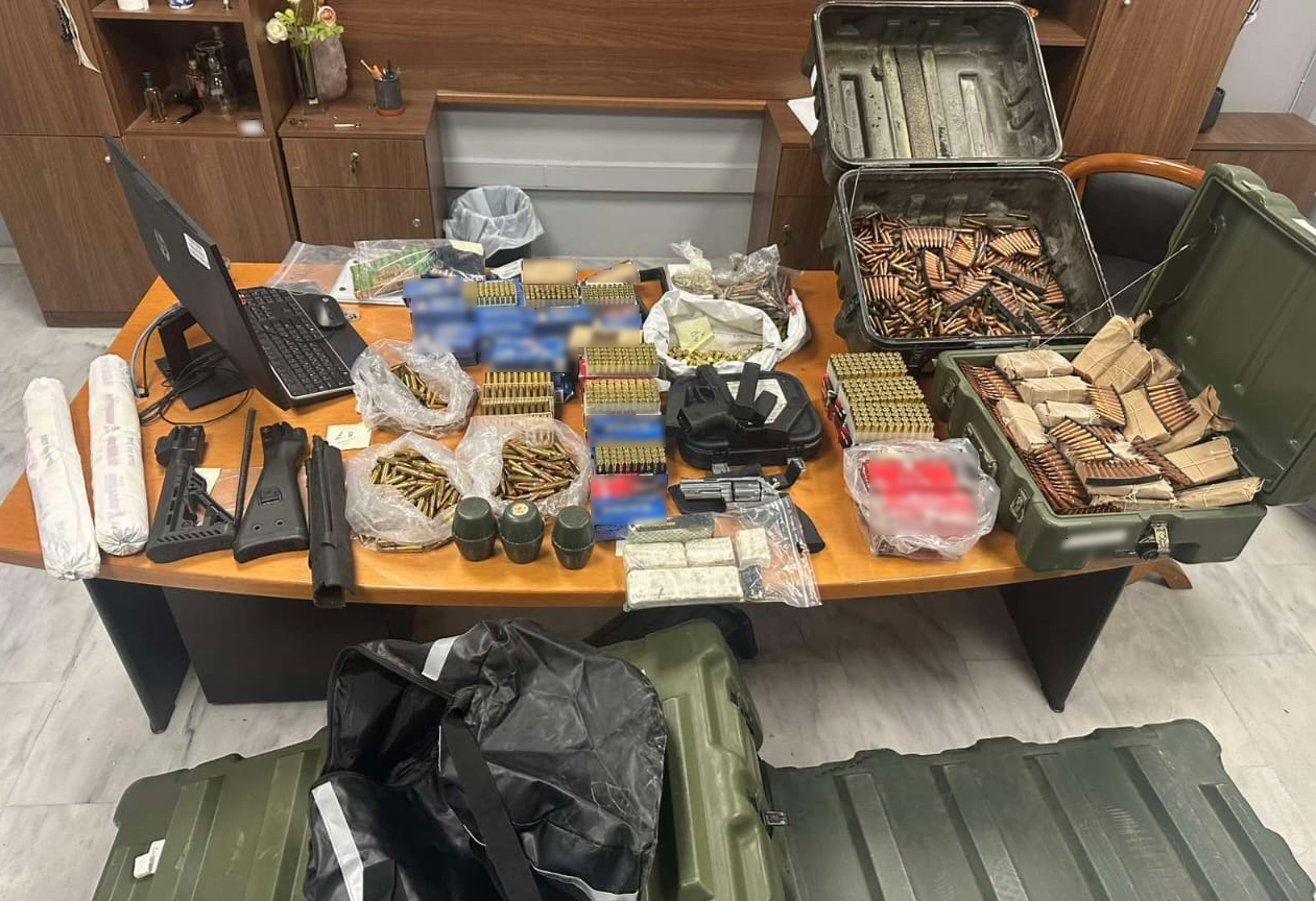 Κρήτη: Το γραφείο ήταν… αποθήκη με εκρηκτικά και όπλα – Νέα σύλληψη