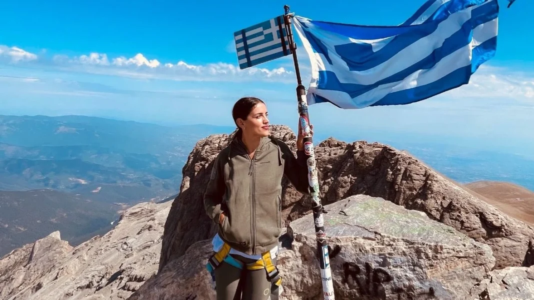 Σύγχρονη Γκιούλιβερ – Φωτογράφος καταγράφει τις εξωτικές της περιπέτειες και γίνεται viral