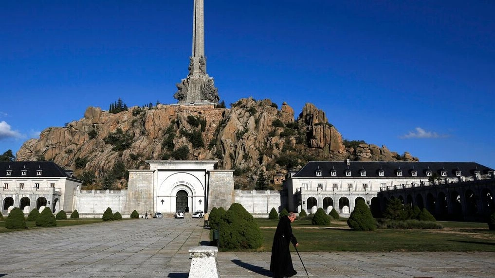 Γιατί ο Φράνκο διχάζει τους Ισπανούς 50 χρόνια μετά το θάνατό του