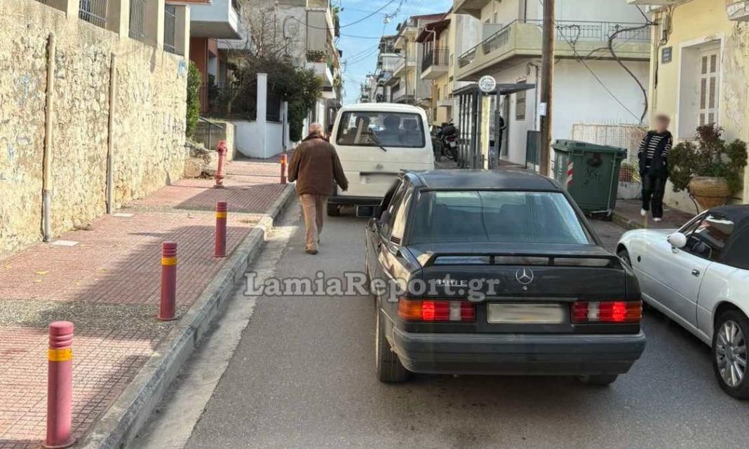 Άφησε το αυτοκίνητό του στη μέση του δρόμου και έφυγε αδιαφορώντας για το μποτιλιάρισμα