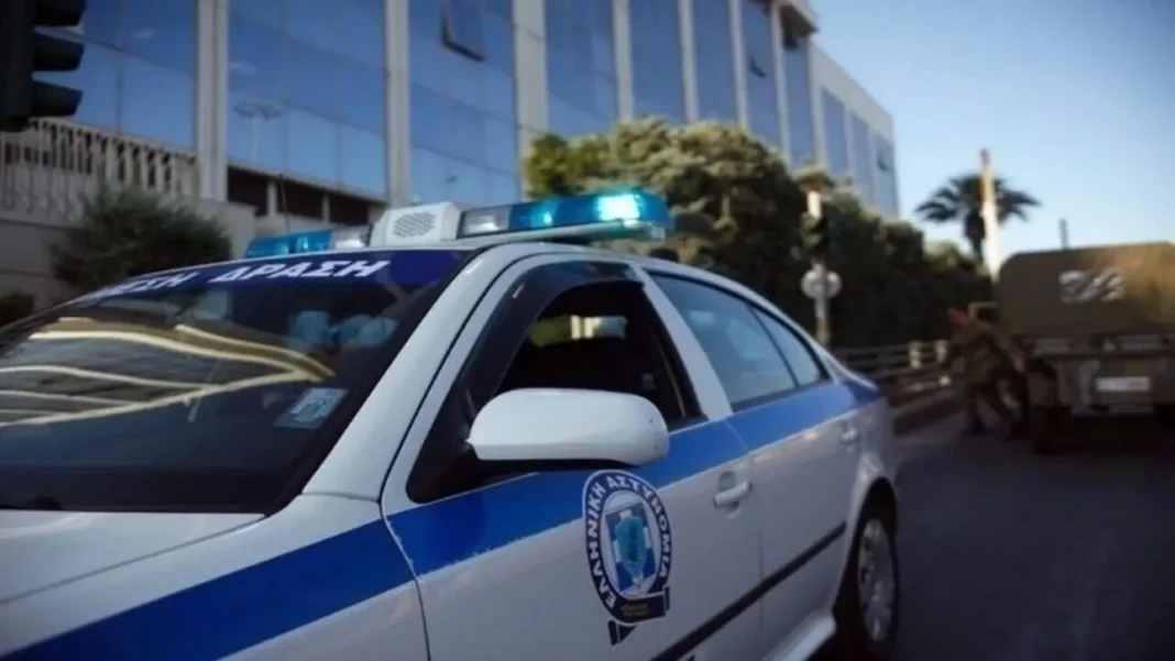 Oδηγός έπεσε με το αυτοκίνητό του σε περιπολικό – Τρεις τραυματίες αστυνομικοί