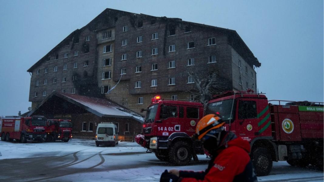 Τουρκία: Δεκαεννέα άτομα προφυλακίστηκαν για την πυρκαγιά με τους 78 νεκρούς στο χιονοδρομικό κέντρο