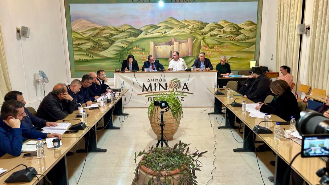 Έντονες αντιδράσεις και έκδοση ψηφίσματος του Δημοτικού Συμβουλίου Μινώα Πεδιάδας για τις θέσεις ελεγκτών εναέριας κυκλοφορίας που δεν περιλαμβάνει το κριτήριο της εντοπιότητας για τους κατοίκους του Δήμου