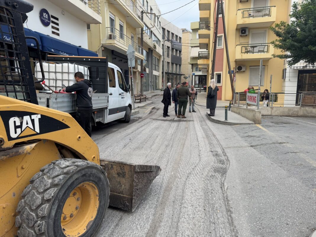 Ξεκίνησαν τα έργα ασφαλτόστρωσης στο κέντρο της πόλης