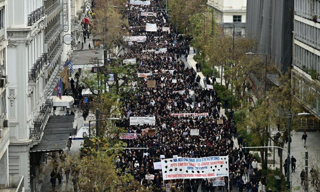 Τέμπη: Γεμάτος με κουκίδες ο παγκόσμιος χάρτης – Συγκεντρώσεις σε δεκάδες πόλεις του εξωτερικού