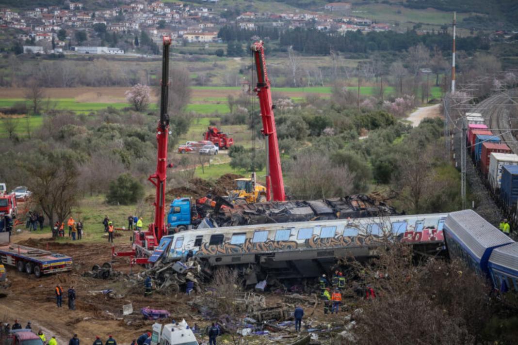 Τέμπη: Μήνυση από τους συγγενείς των θυμάτων κατά του Εφέτη Ανακριτή για παραλείψεις στην διαλεύκανση της υπόθεσης