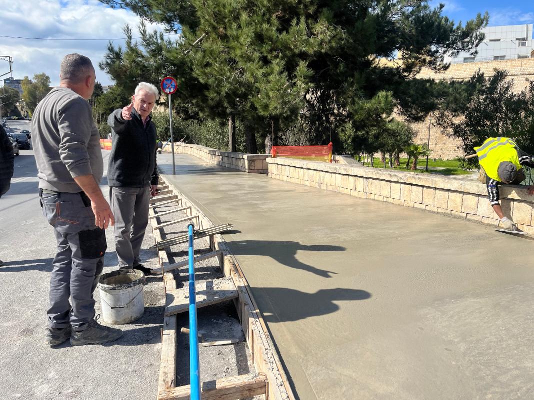 Με ταχείς ρυθμούς οι εργασίες διαμόρφωσης της πρώτης πεζής διαδρομής προς το κέντρο του Ηρακλείου