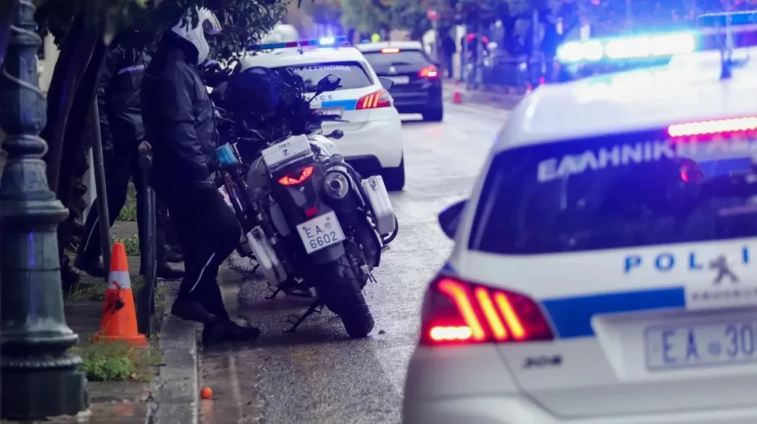 Έκρηξη μηχανισμού με γκαζάκια σε είσοδο πολυκατοικίας