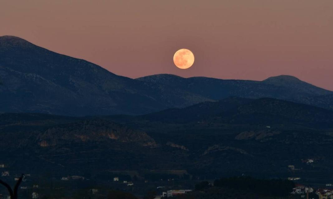 Πανσέληνος Φεβρουαρίου 2025: Πότε θα κάνει την εμφάνισή του το «Φεγγάρι του Χιονιού»