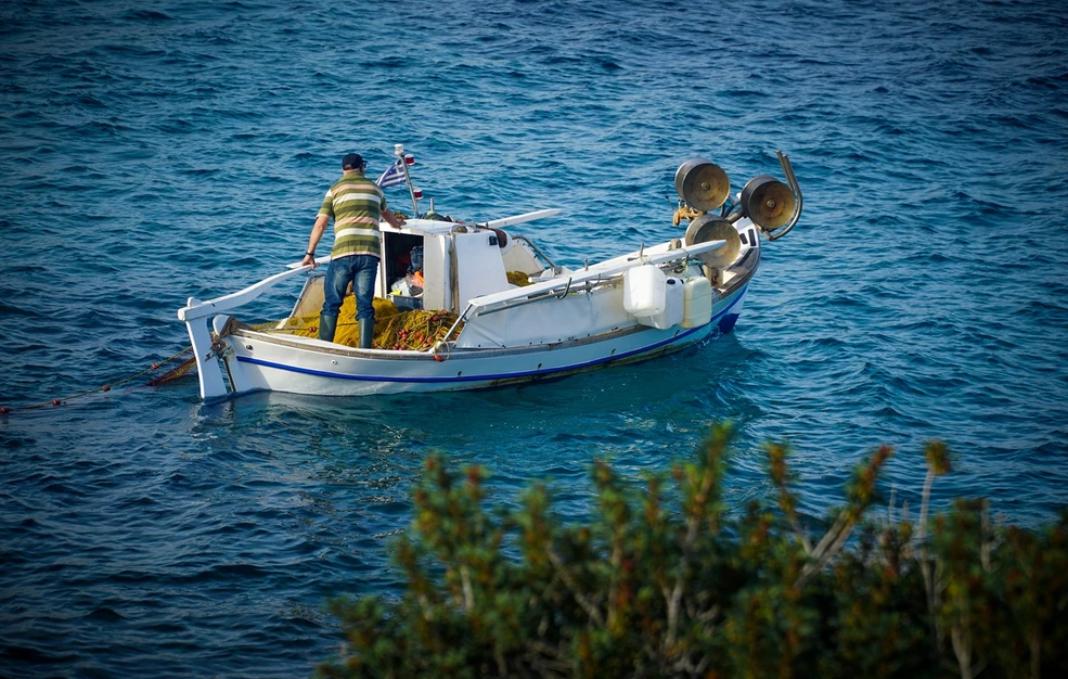 Ελεύθεροι αφέθηκαν οι δύο νεαροί που κατηγορούνται ότι ξυλοκόπησαν αιγύπτιο ψαρά