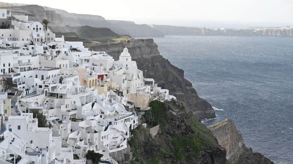 Δημοσιεύθηκε η νέα ΚYA για τη λήψη μέτρων Πολιτικής Προστασίας στη Σαντορίνη – Ποια μέτρα αποφασίστηκαν