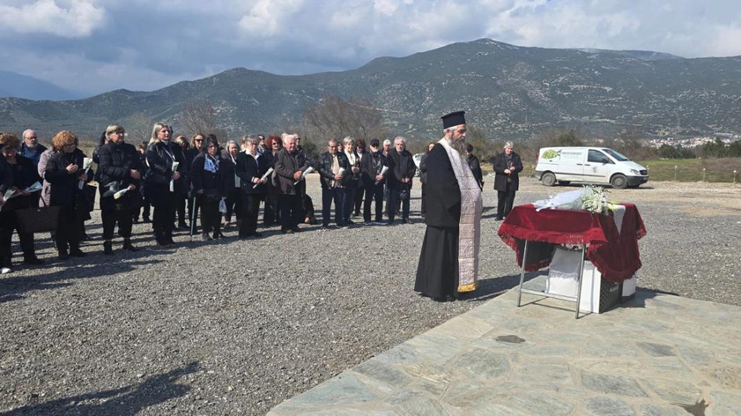 Τρισάγιο για τα θύματα των Τεμπών στο σημείο της τραγωδίας – Δείτε βίντεο, φωτογραφίες