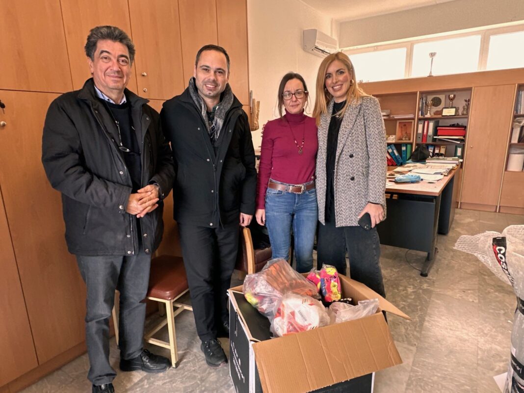 Νέο αθλητικό υλικό στα σχολεία του Μαλεβιζίου