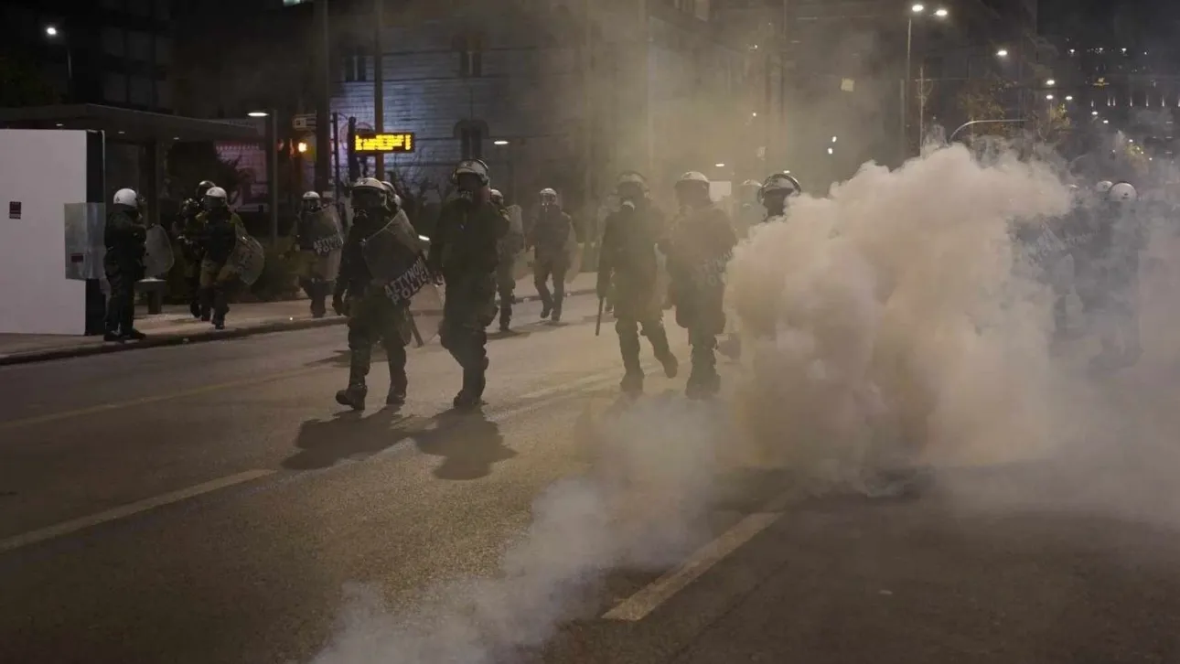 Επτά συλλήψεις και 54 προσαγωγές στη διαδήλωση για τα Τέμπη