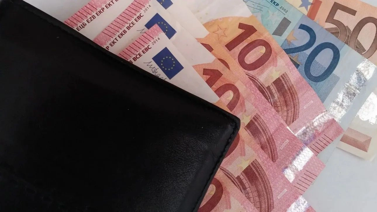 Μέχρι πότε πρέπει να πληρωθεί το δώρο Πάσχα 2025: Τι ισχύει στην περίπτωση μη καταβολής του