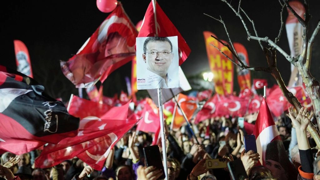 Σε μαζικές κινητοποιήσεις καλεί η αντιπολίτευση στην Τουρκία
