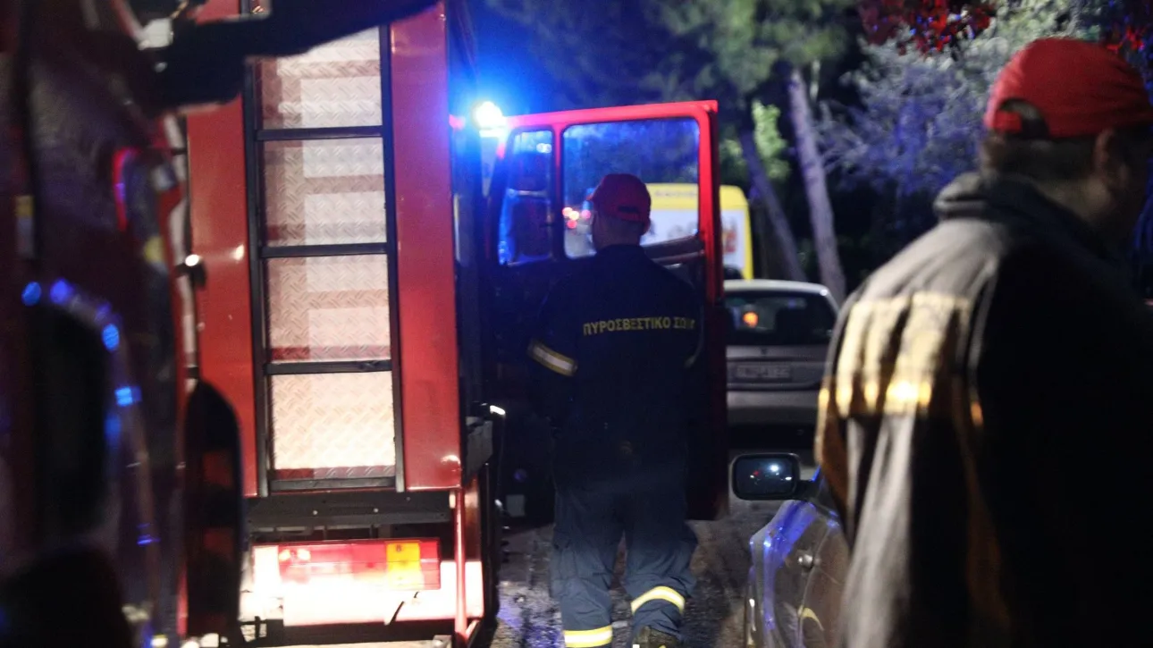 Σε εξέλιξη η φωτιά στους Καλλιάνους της Καρύστου