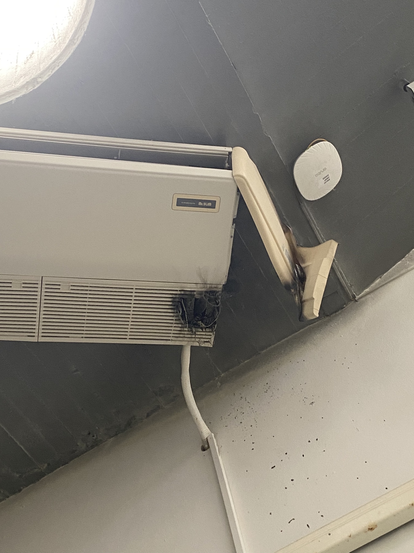 Φωτιά σε αίθουσα του Πολυτεχνείου Κρήτης εν ώρα μαθήματος (εικόνες)