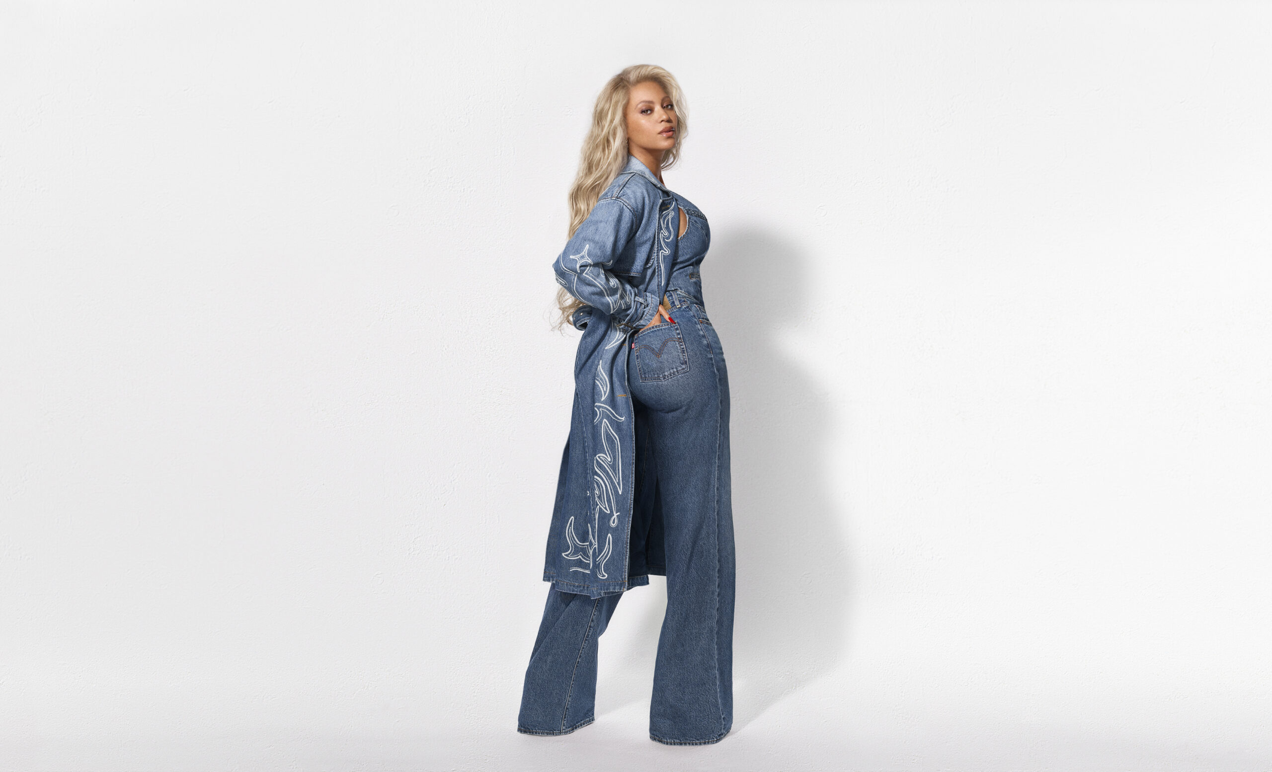 Beyoncé και Levi’s® και πάλι μαζί, στο REIIMAGINE: Pool Hall