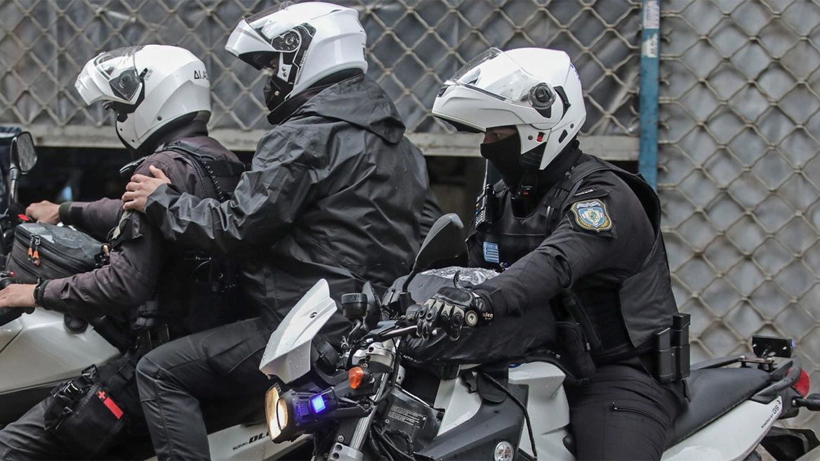 Συνελήφθη άντρας μέσα σε κέντρο διασκέδασης – Είχε πιστόλι και φυσίγγια