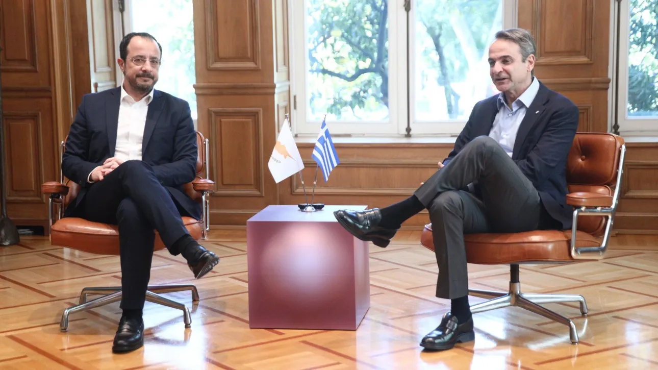 Συνάντηση Μητσοτάκη – Χριστοδουλίδη: Στο επίκεντρο Κυπριακό και επενδύσεις στην ευρωπαϊκή άμυνα