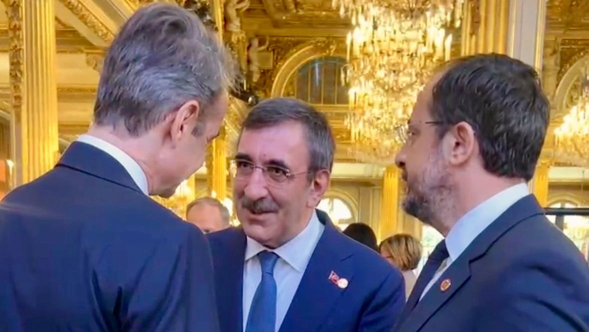 Άτυπη συνάντηση Μητσοτάκη, Χριστοδουλίδη, Γιλμάζ στο περιθώριο της συνόδου για την Ουκρανία