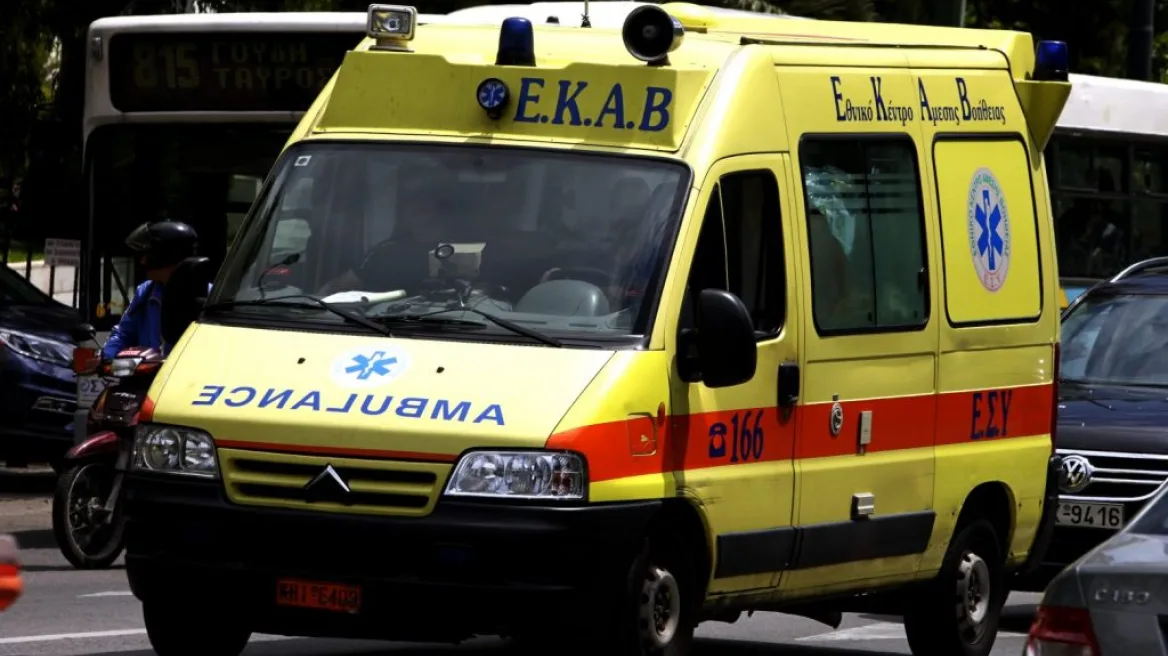 Σιδερένια πόρτα καταπλάκωσε μικρό παιδί την ώρα που έπαιζε τραυματίζοντάς το στο κεφάλι